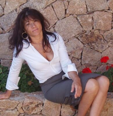 Invia il suo libro al papa e lui le risponde: “Prego per te”