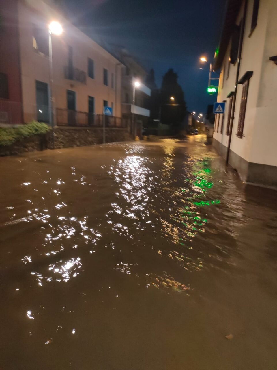 Maltempo sul Comasco, 32 interventi dei Vigili del Fuoco nella notte: allagamenti a Novedrate