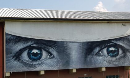 Nuovo volto per il Cineteatro di Civenna grazie allo street artist Neve