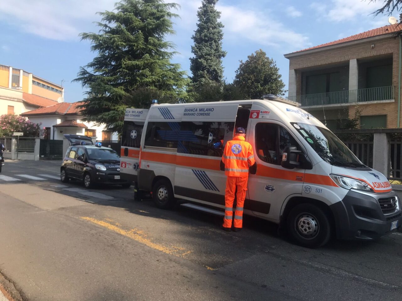 Incidente auto moto a Carugo: soccorsi in codice rosso