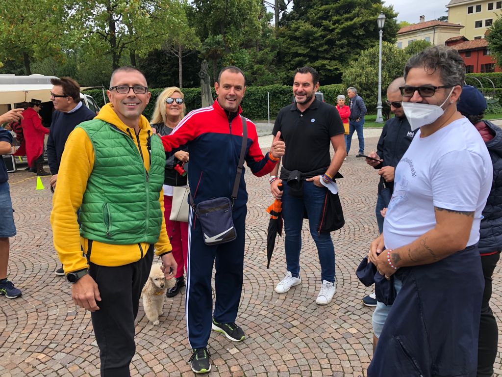 L’attraversata a nuoto del Lago di Como è solidale