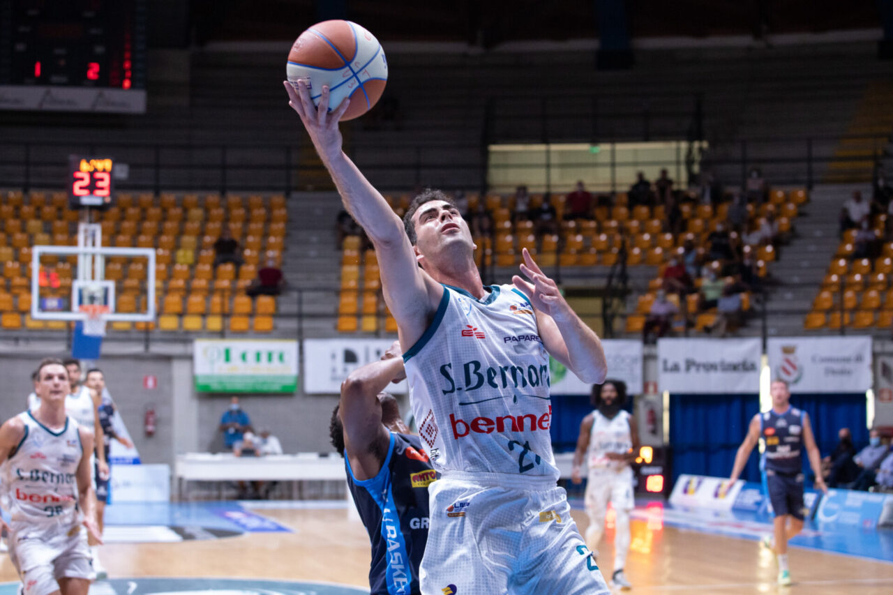 Brutto esordio per la Pallacanestro Cantù: amara sconfitta con Treviglio