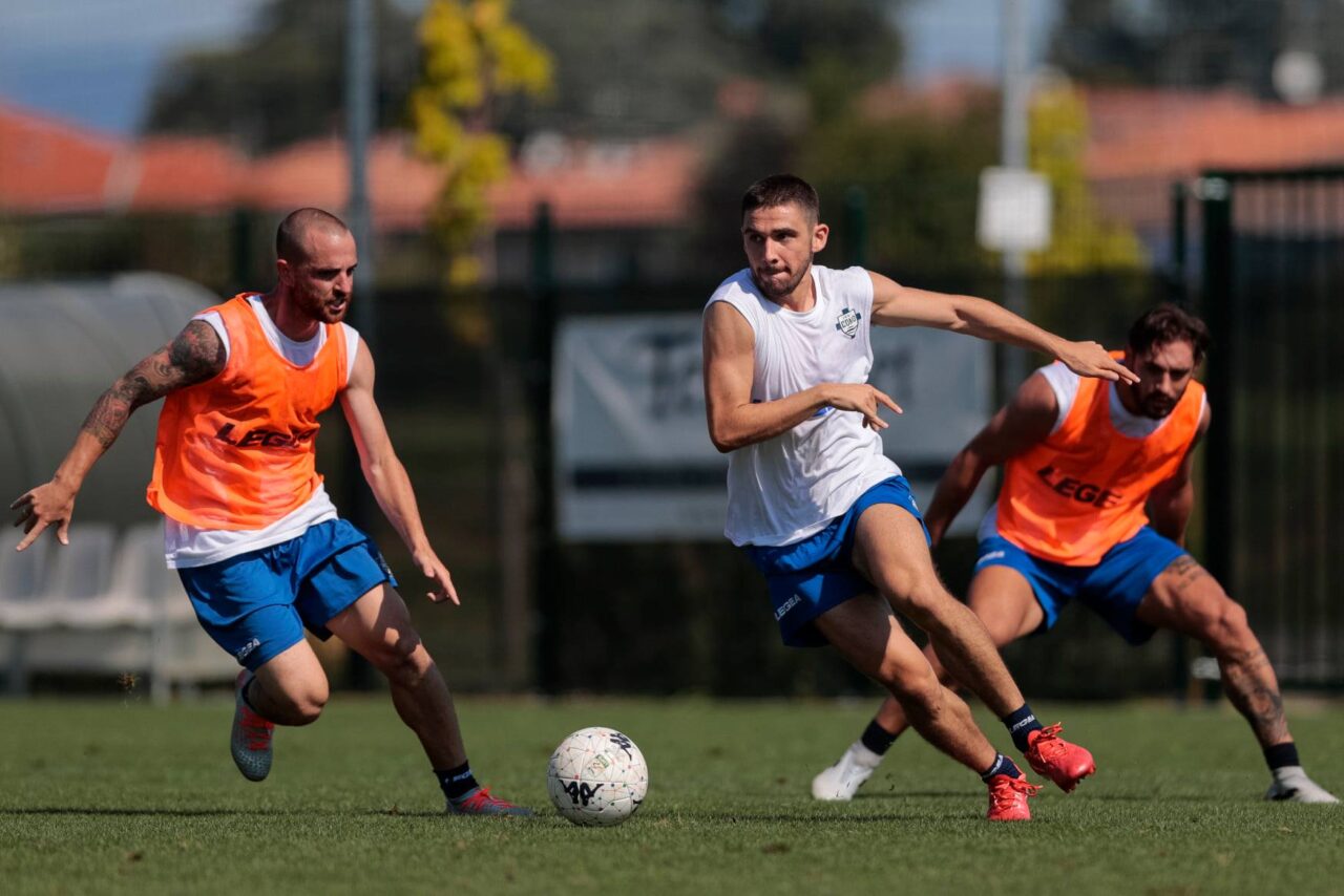 Como calcio: i lariani hanno ripreso ad allenarsi e per tutta questa settimana saranno a Cislago