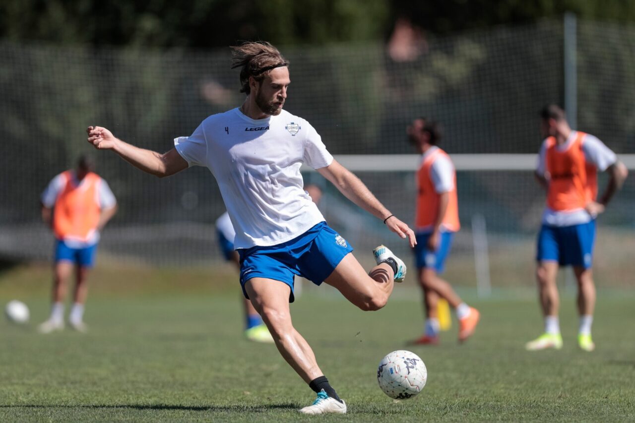 Como calcio Matteo Solini vestirà la maglia azzurra sul Lario fino al 2025