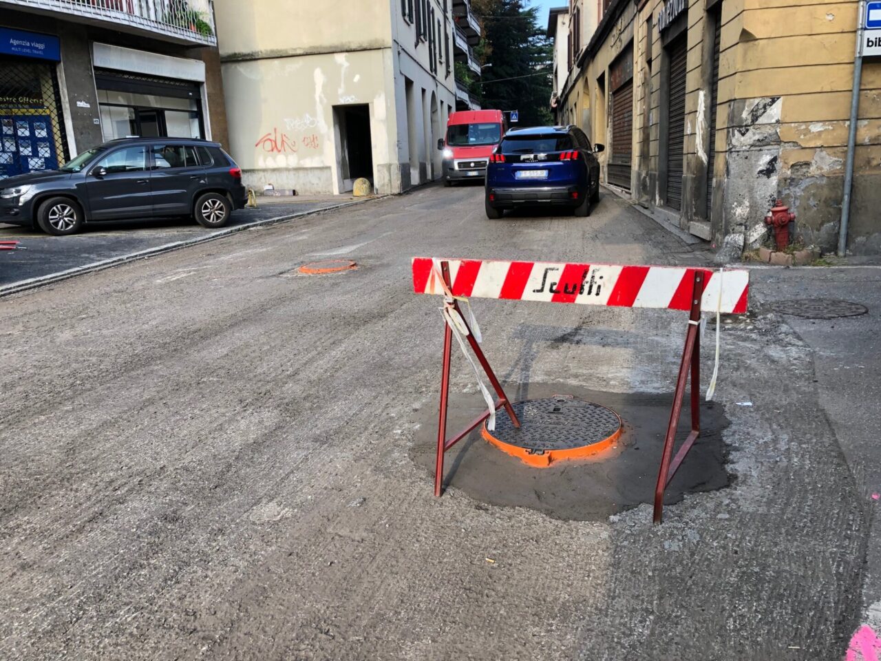 Statale chiusa di notte per i lavori di asfaltatura