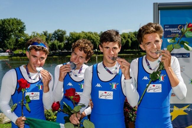Canottaggio lariano il 4 di coppia pesi leggeri azzurro