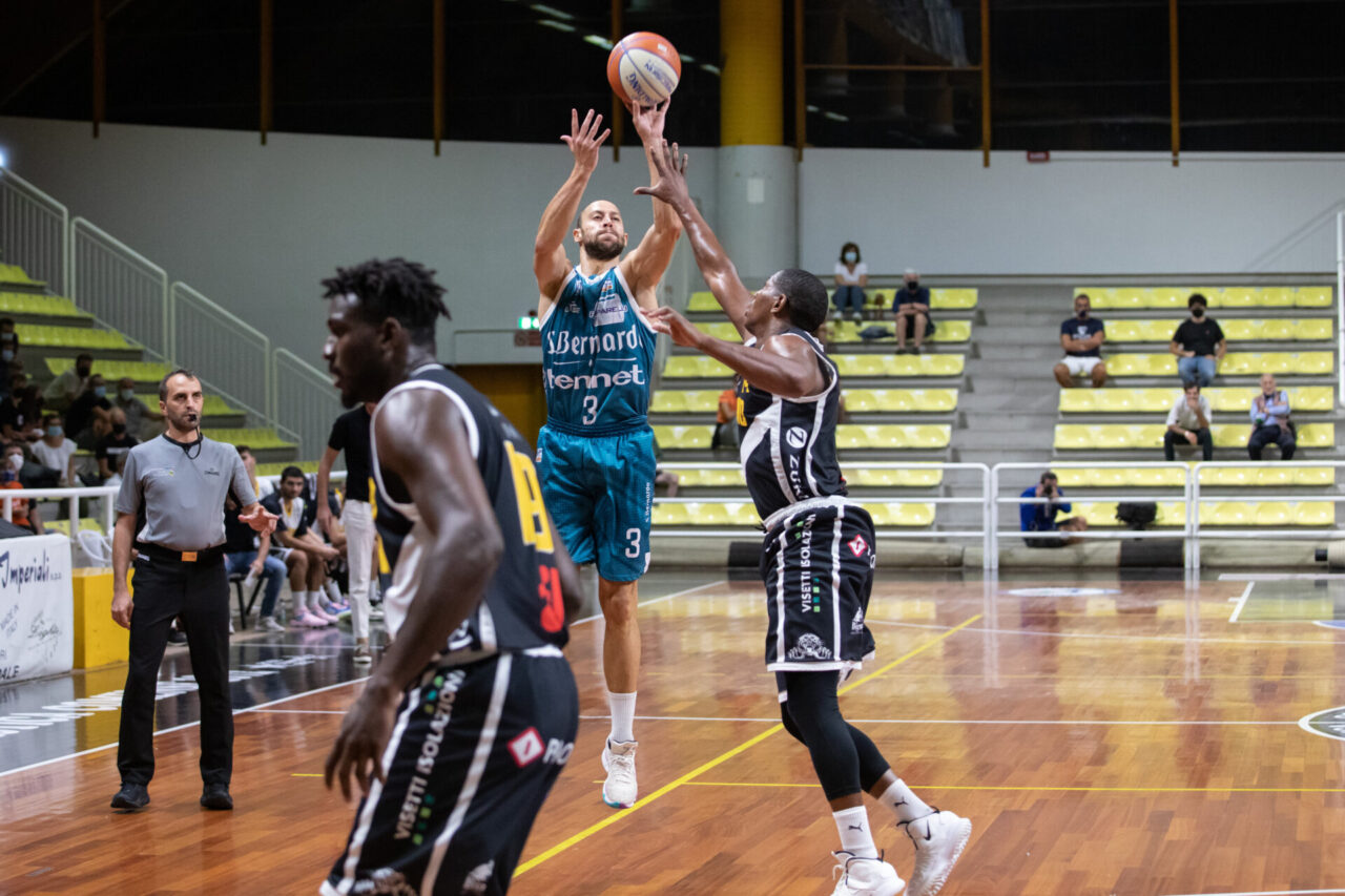 Pallacanestro Cantù domani l’esordio in Supercoppa contro Treviglio