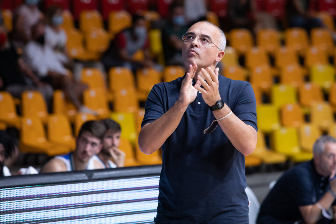 Pallacanestro Cantù sconfitta da Treviglio, Sodini: “Scontento dell’atteggiamento e della qualità di gioco”