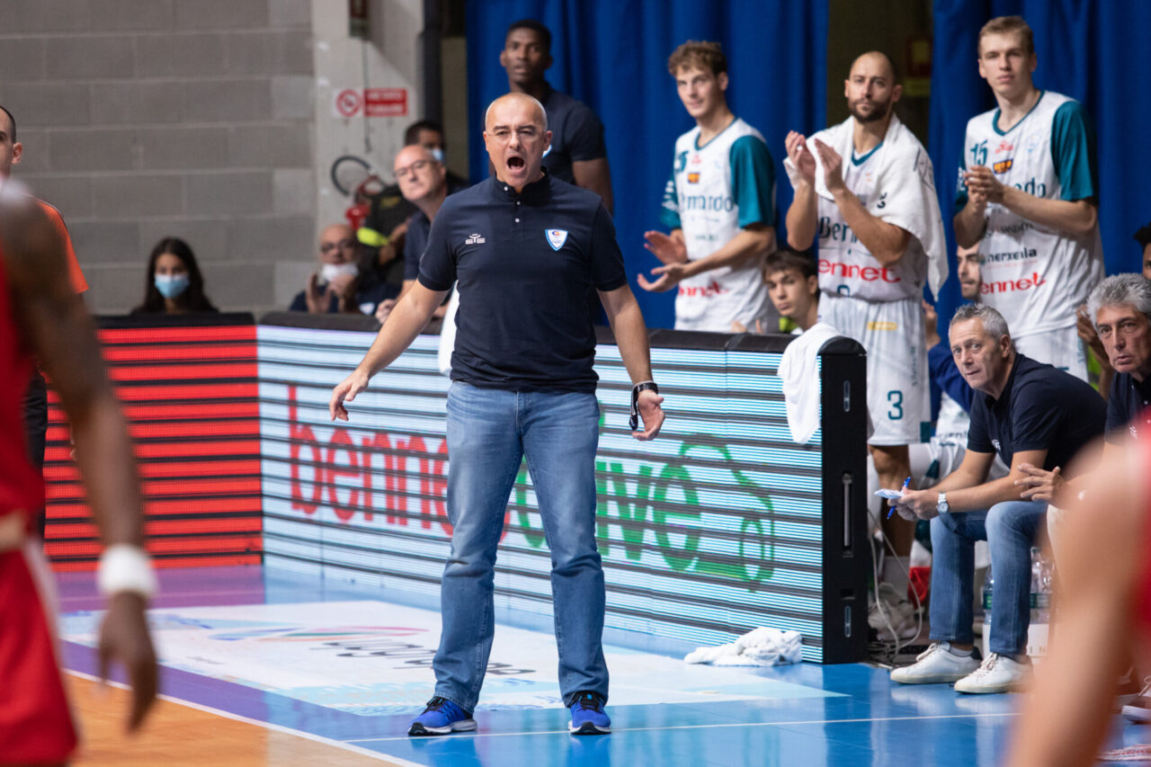 Pallacanestro Cantù vince a Piacenza ma non basta. Sodini: “Dispiaciuti di non esserci qualificati”