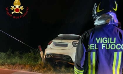 Auto esce di strada a Cadorago