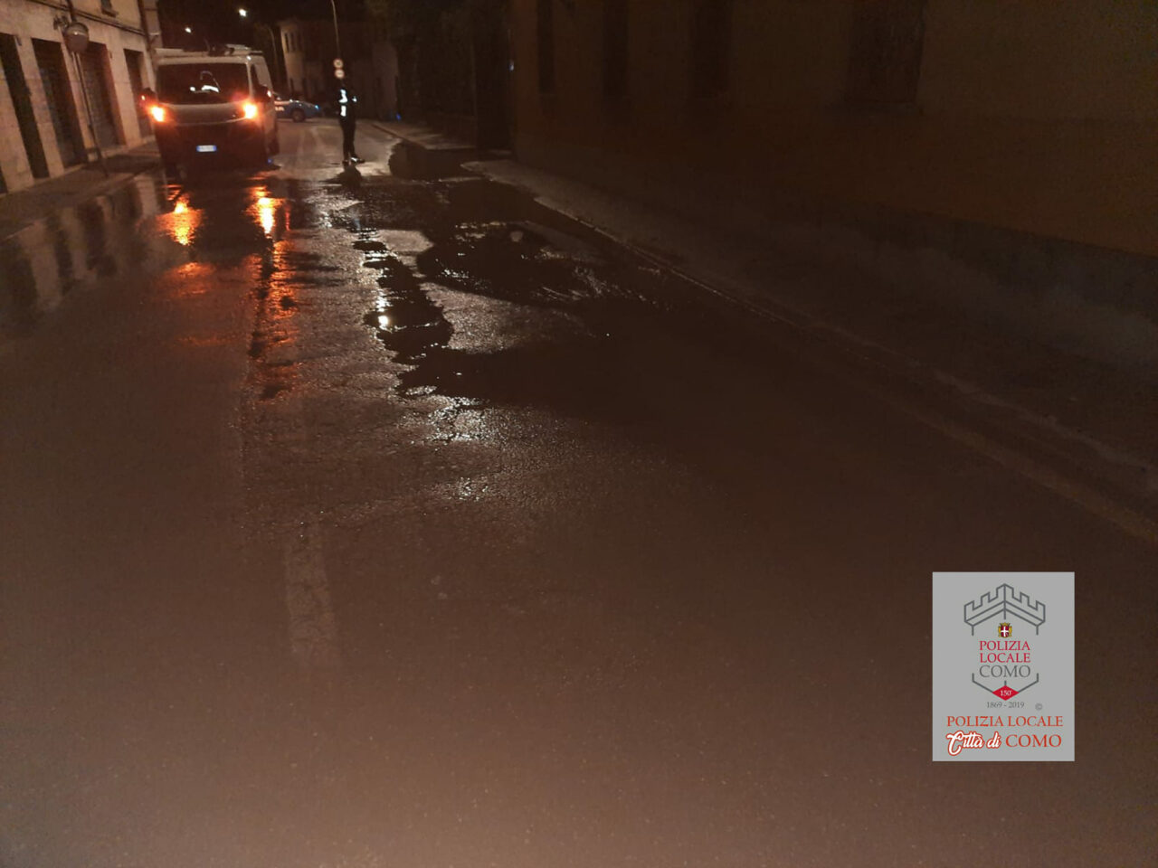 Riparata la perdita di acqua: via Borgovico è stata riaperta