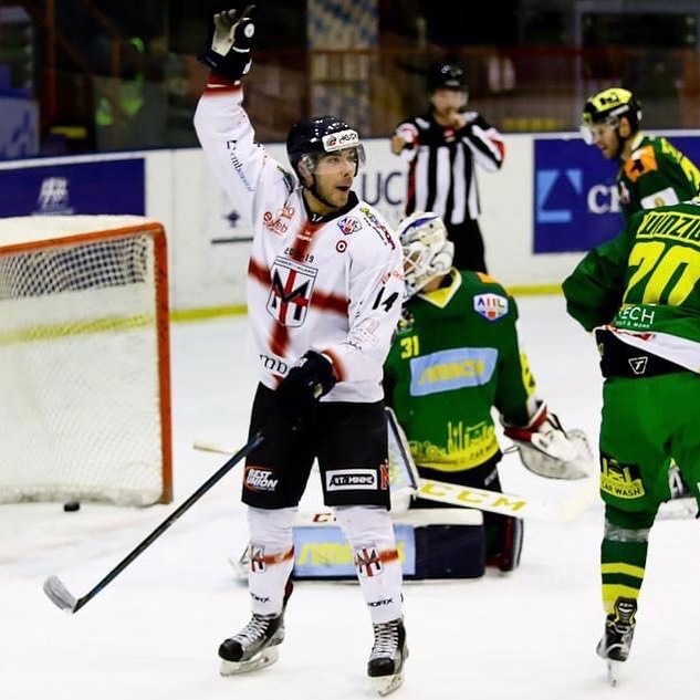 Hockey Como il forte attaccante Simone Asinelli arriva a rinforzare il team biancoblù di IHL