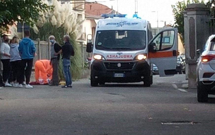Cade in stazione, soccorsa un’anziana