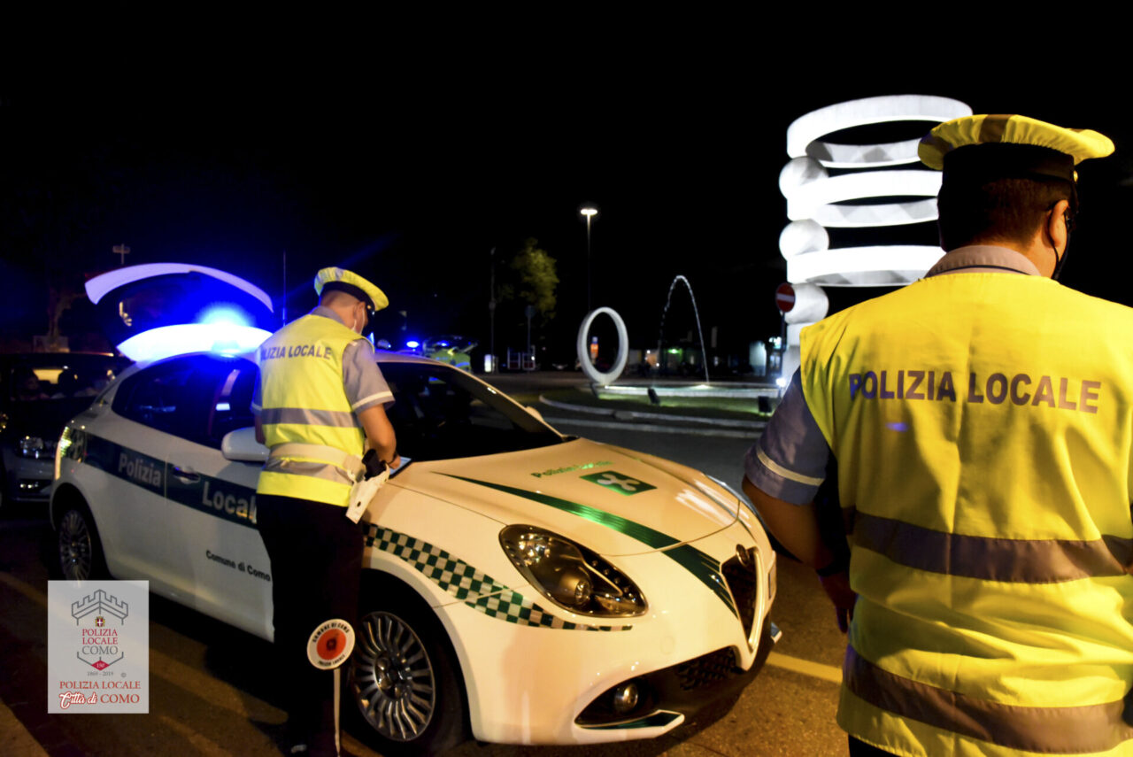 Sbanda in Napoleona, ha bevuto 5 volte più del dovuto: in comando aggredisce gli agenti, arrestato