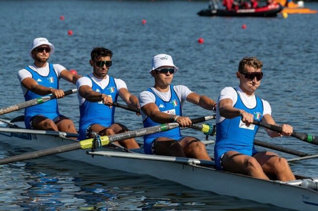 Canottaggio larano il 4 di coppia azzurro