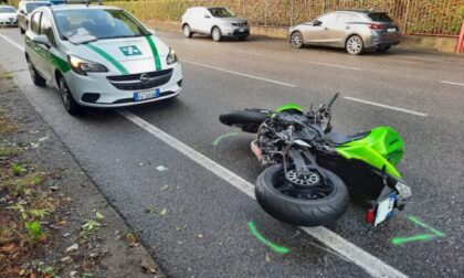 Marianese cade dalla moto dopo un sorpasso