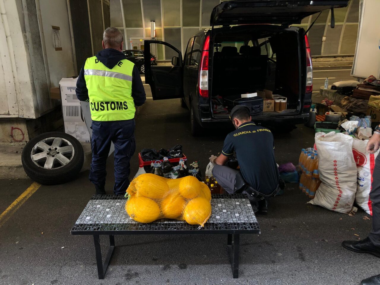 Sequestrata una tonnellata e mezza di prodotti alimentari in cattive condizioni