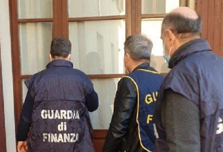 Evadono il Fisco per più di 10 milioni di euro e prendono 30mila euro di fondi Covid: due arresti nell’Olgiatese