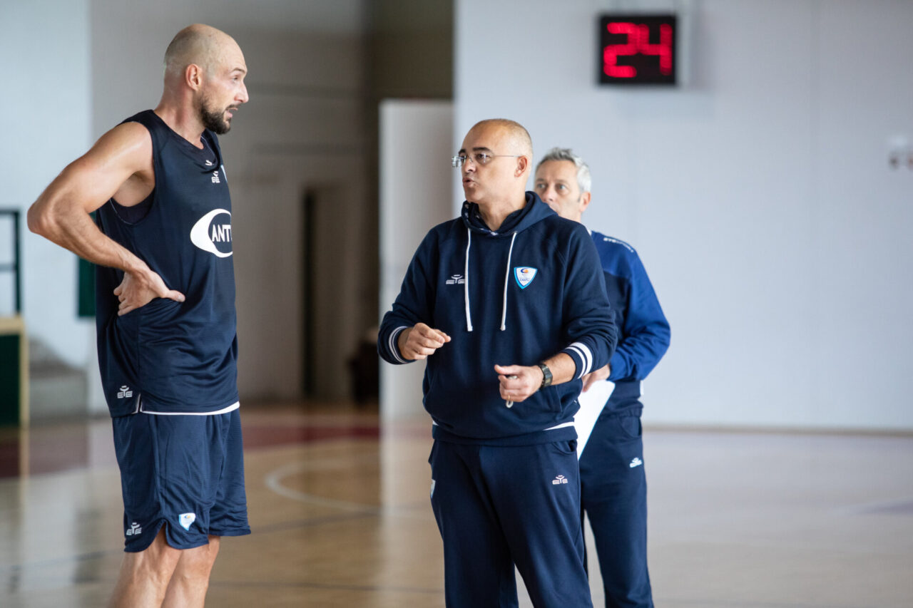 Pallacanestro Cantù primo allenamento per Cusin