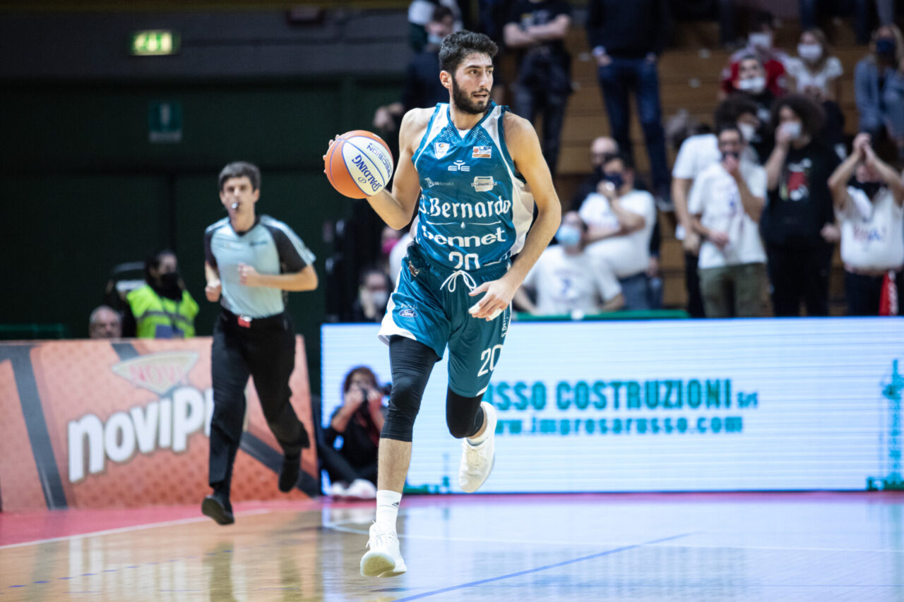 Pallacanestro Cantù vittoriosa a Casale Monferrato