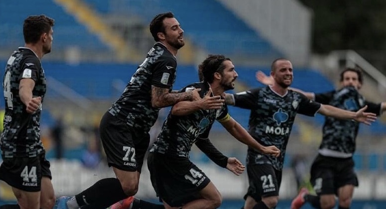 Como da favola espugna Brescia e conquista la prima vittoria
