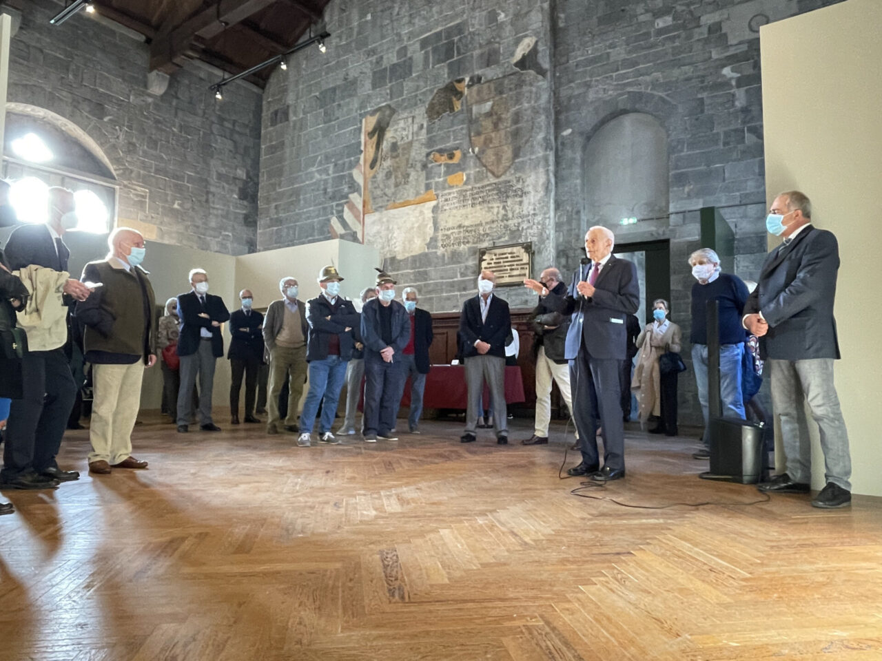 Inaugurata la mostra di Vincenzo Schiavio al Broletto