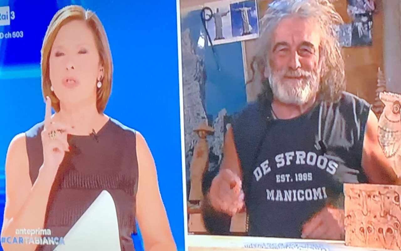 Mauro Corona in Tv sfodera un look da vero De Sfroos