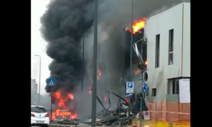 Precipita un aereo in via Marignano, otto persone morte