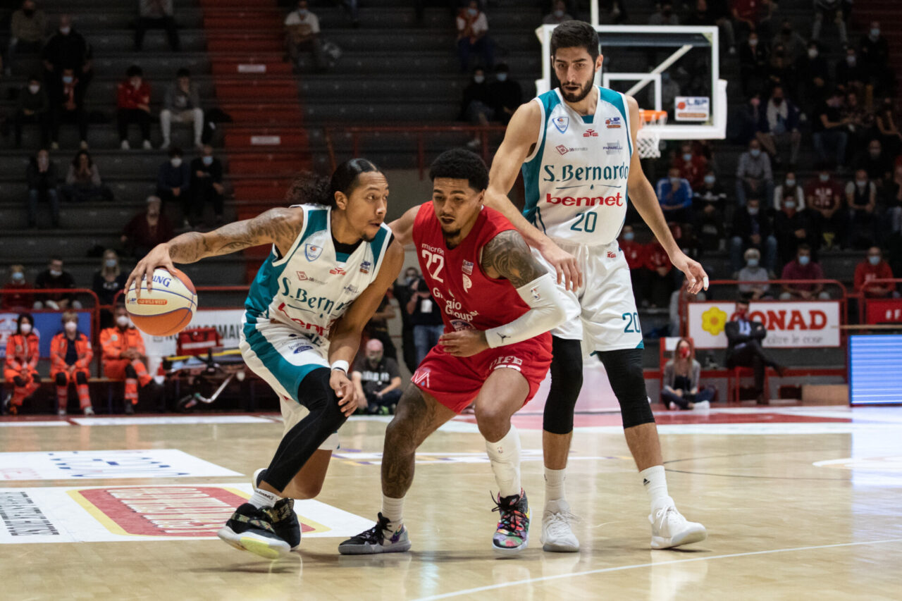 Pallacanestro Cantù aperta la vendita dei biglietti contro Torino