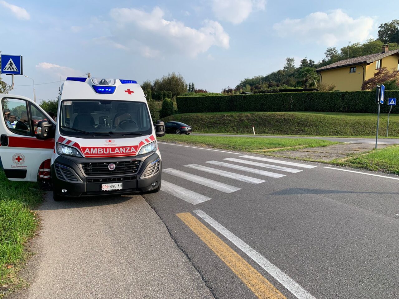Incidente tra auto e moto ad Appiano: centauro finisce sull’asfalto