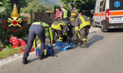 Perde il controllo della moto e finisce fuori strada: paura per un motociclista a Canzo