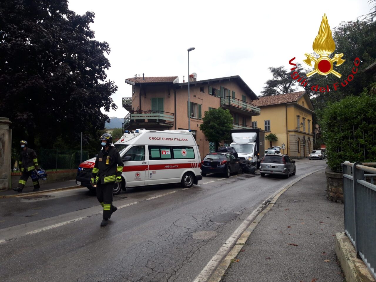 Incidente a Canzo impatto frontale tra due veicoli