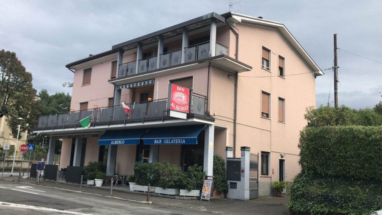 Tragedia in albergo: morto un uomo