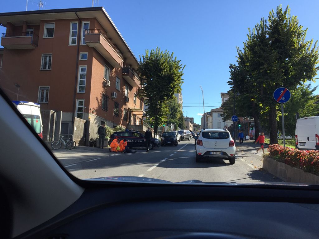 Cade dalla bici a Cantù: paura per un uomo di 32 anni