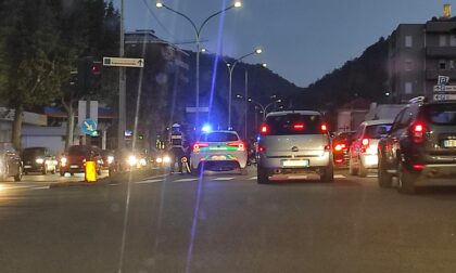 Incidente in viale Innocenzo, traffico in tilt a Como