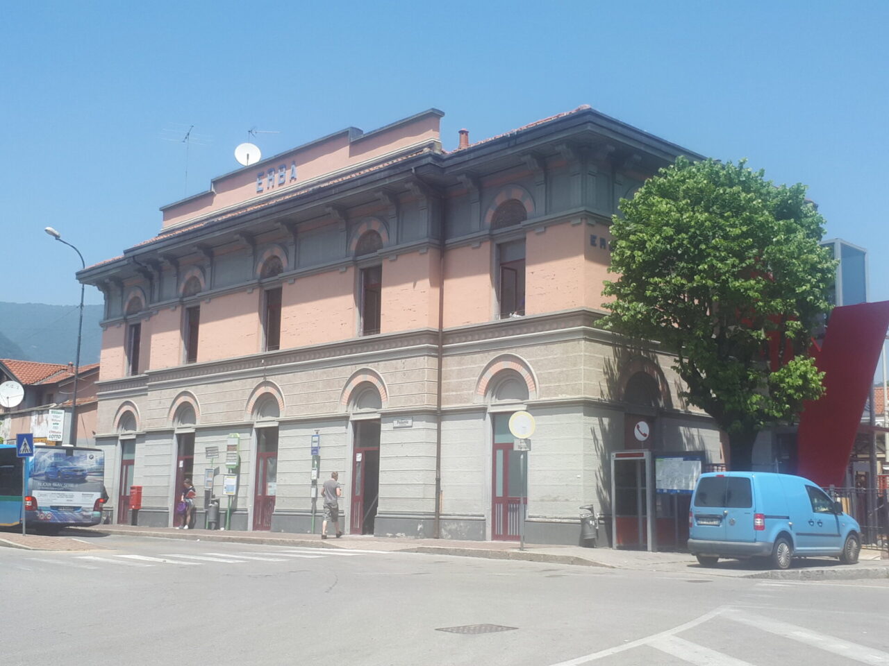 Spacciatori marocchini arrestati alla stazione ferroviaria di Erba