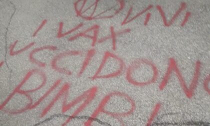 Associazione segreta No Vax, perquisizioni anche a Como: organizzavano vandalismi contro i centri vaccinali