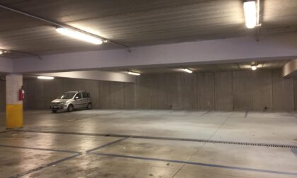 Mozzate, vandali nel parcheggio: beccato un minorenne