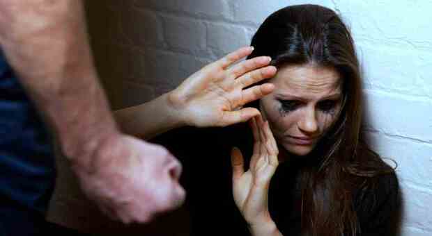 Imparare a riconoscere la violenza domestica: corso di Telefono Donna per i soccorritori comaschi