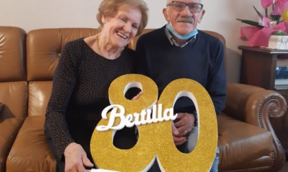 Auguri Bertilla e Ottavio: i gemelli "molto diversi" festeggiano gli 80 anni