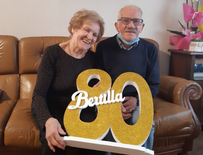 Auguri Bertilla e Ottavio: i gemelli “molto diversi” festeggiano gli 80 anni