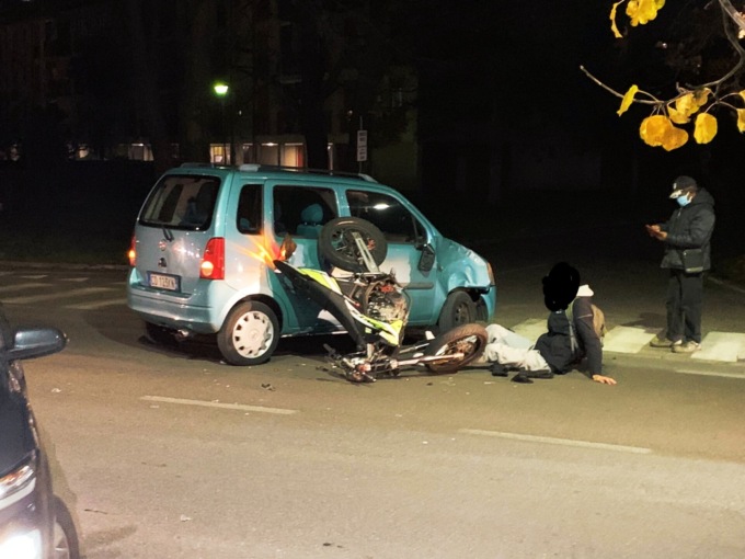 Incidente a Cantù: scontro tra auto e moto in via Grandi