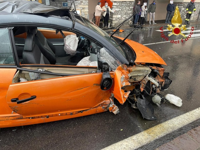 Incidente a Domaso ferita una giovane