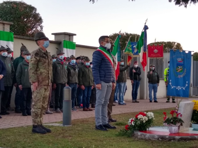 4 novembre, doppia celebrazione a Bulgarograsso con i bambini e il militare Marco Pini