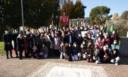 4 novembre, ad Arosio gli studenti delle medie omaggiano il Milite Ignoto