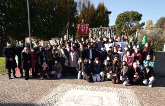 4 novembre, ad Arosio gli studenti delle medie omaggiano il Milite Ignoto