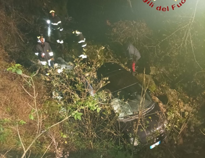 Alta Valle Intelvi, 53enne finisce fuori strada con l’auto a Pian delle Noci