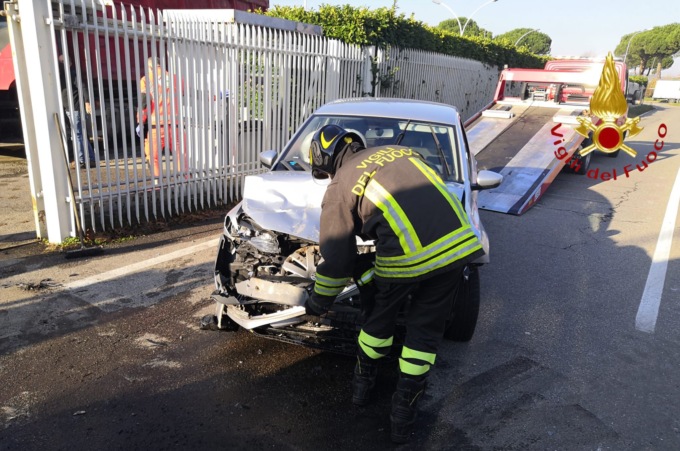 Incidente a Grandate tra macchina e autocarro: tre feriti, compresi due bimbi
