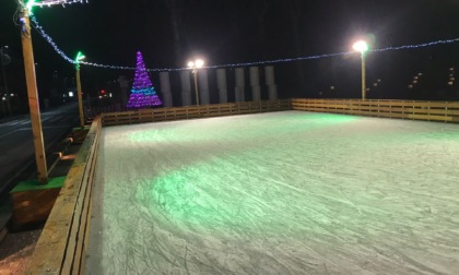 Bianco Natale olgiatese già pronta la pista di pattinaggio su ghiaccio