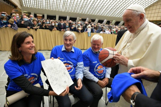Ex campioni di basket in udienza dal Papa
